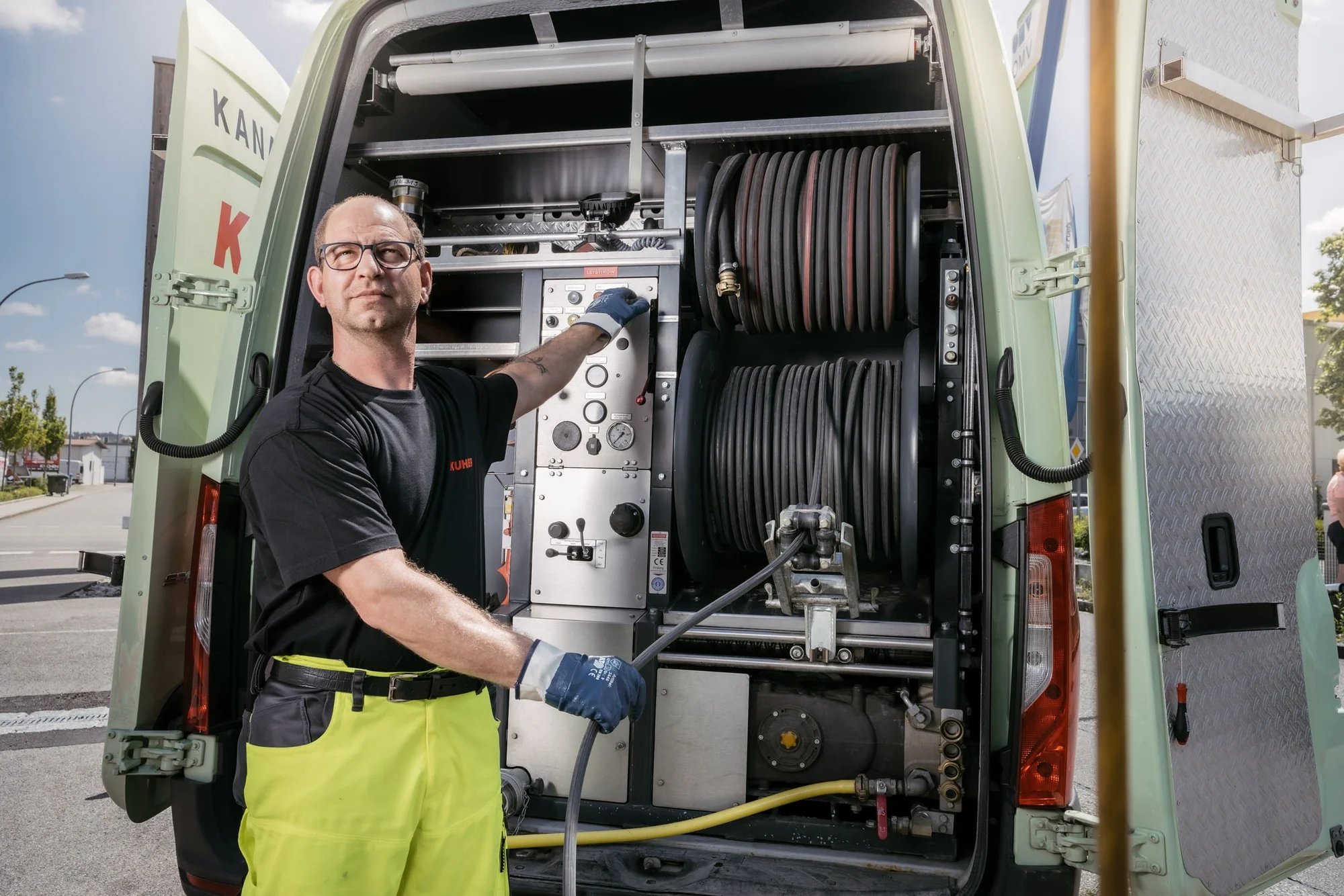 Saugbagger Winningen bei Saugbaggerarbeiten